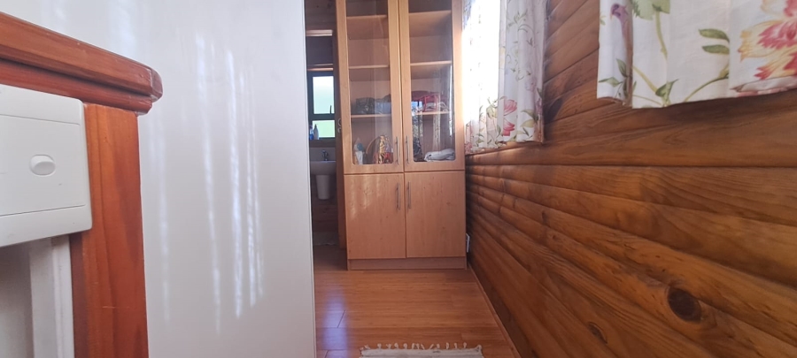 2 Bedroom Property for Sale in Meerenbosch Western Cape